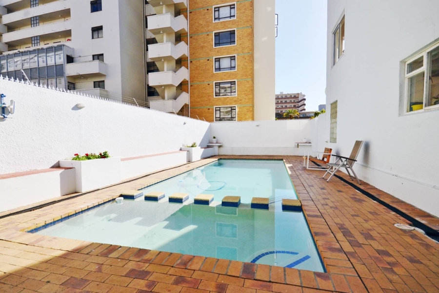 2 Bedroom Property for Sale in Sea Point Western Cape